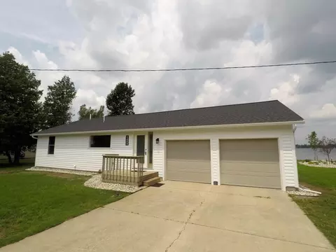 1434 Sunnyside Dr, Cadillac, MI 49601