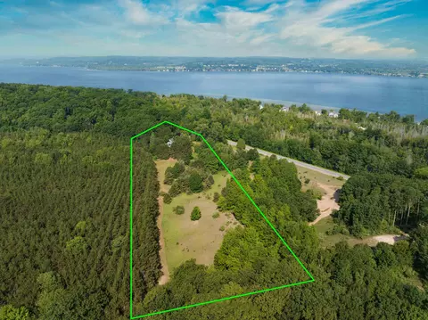 7459 S Lakeview, Traverse City, MI 49684