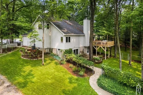 802 Minkin Dr, Traverse City, MI 49685