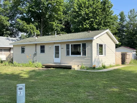 10344 Diamond Park Rd, Interlochen, MI 49643
