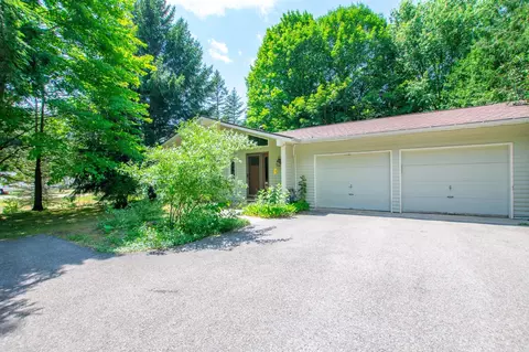 6240 N Reynolds, Lake Ann, MI 49650