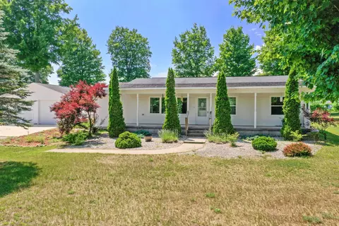 2221 W Houghton Lk, Lake City, MI 49651