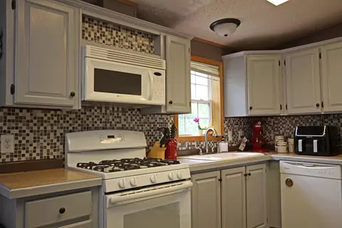 1617 Compton Ct, Grawn, MI 49637 photo 8