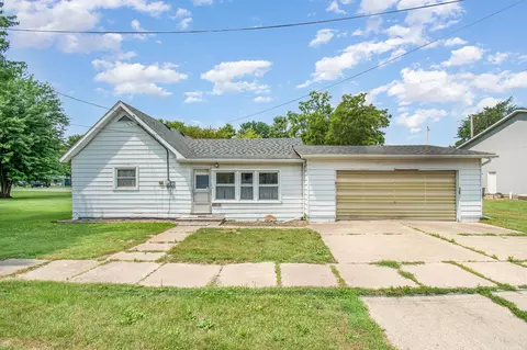 126 First St, Breckenridge, MI 48615