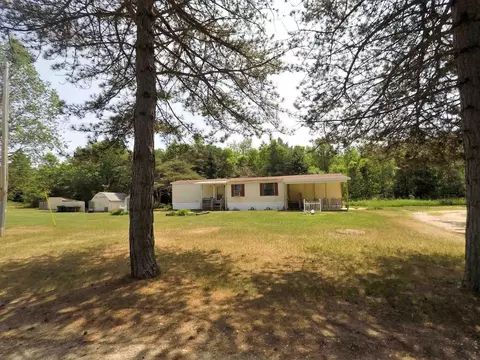 736 N 29 Rd, Cadillac, MI 49601