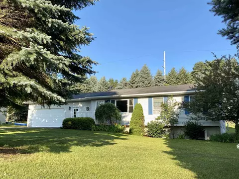 12210 S Lincoln Holw, Cedar, MI 49621