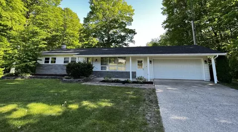 7913 E M-32, Johannesburg, MI 49751