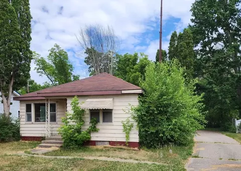 203 S Mcewan, Clare, MI 48617