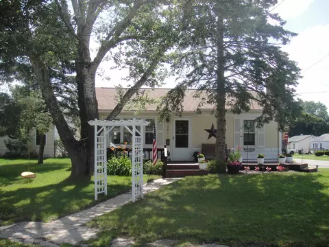 321 SW State St, Oscoda, MI 48750
