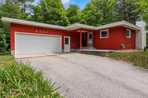 9221 E Grandview, Traverse City, MI 49684