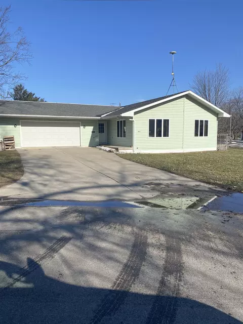 402 N St Johns, Ithaca, MI 48847