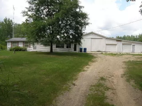 9045 E Lily Lk, Gladwin, MI 48624