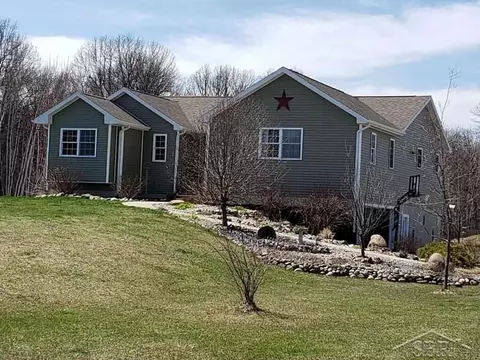 534 Castor Rd, Shepherd, MI 48883