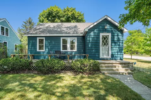 833 James, Frankfort, MI 49635