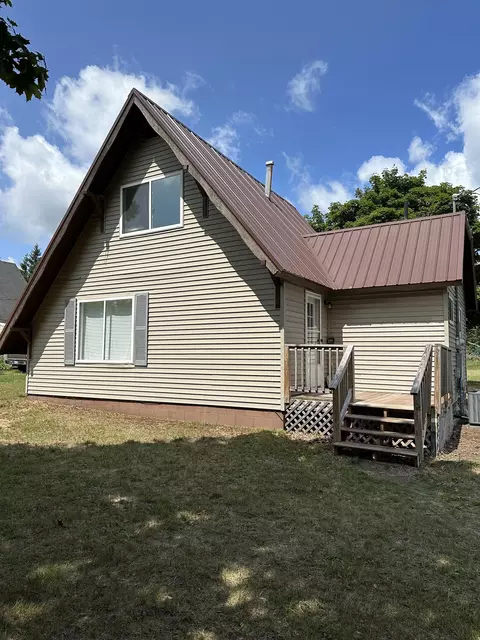 4445 N Shore Dr NE, Kalkaska, MI 49646