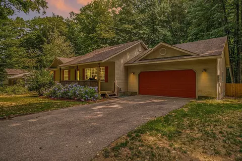19199 Ridge Vw, Lake Ann, MI 49650
