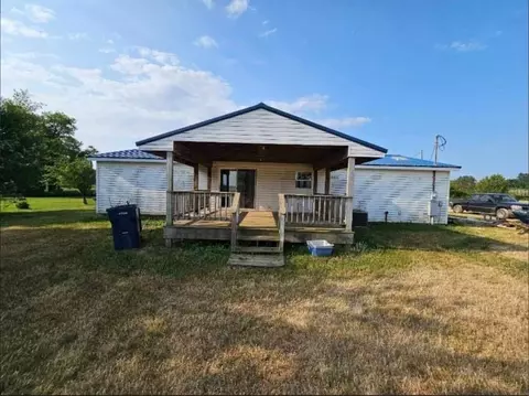 7075 E Adams, Clare, MI 48617 photo 2