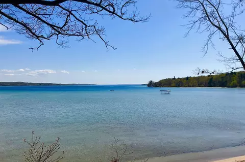 Vac Estate Neahtawanta #7.99 ACRES W/ WATERFRONTAGE, Traverse City, MI 49686