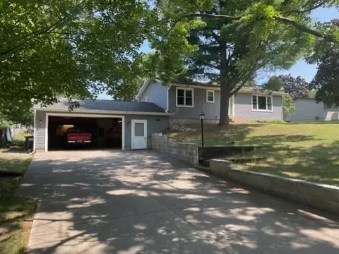 570 High Lk, Traverse City, MI 49696