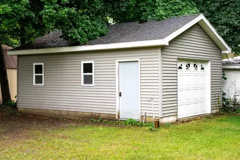 406 E Sixth, Clare, MI 48617 photo 5
