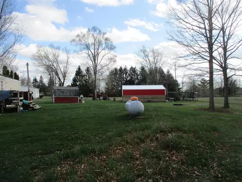 891 N 885 N Warner, Sumner, MI 48889 photo 8