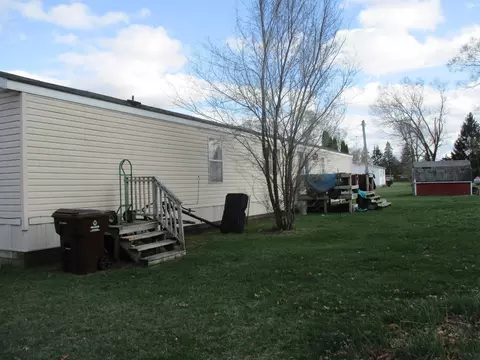 891 N 885 N Warner, Sumner, MI 48889 photo 7