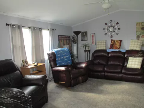 891 N 885 N Warner, Sumner, MI 48889 photo 4