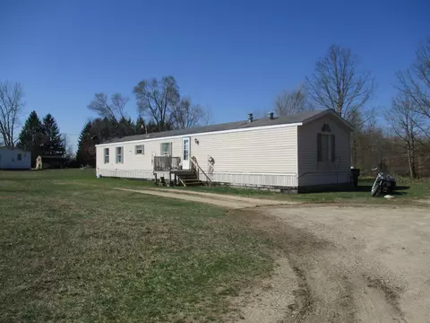 891 N 885 N Warner, Sumner, MI 48889