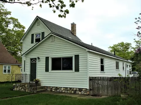 1025 Woodmere, Traverse City, MI 49686