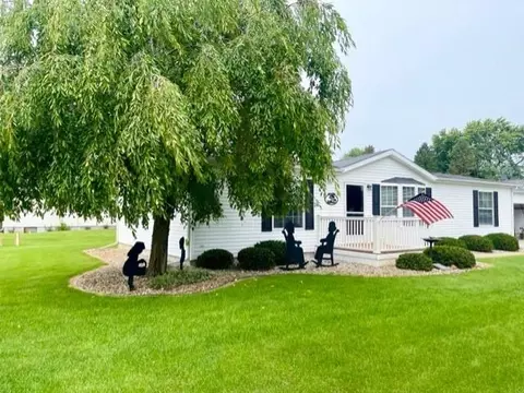 7691 Pinecrest, Saint Louis, MI 48880