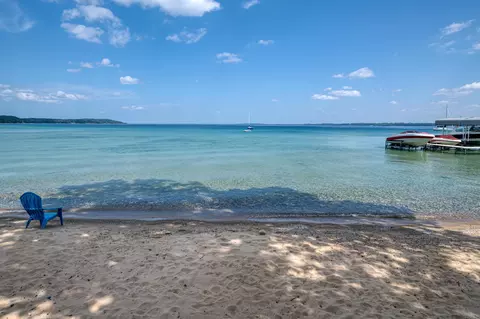 8119 Bay E, Traverse City, MI 49686