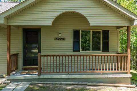 5225 King Richards, Gladwin, MI 48624 photo 3