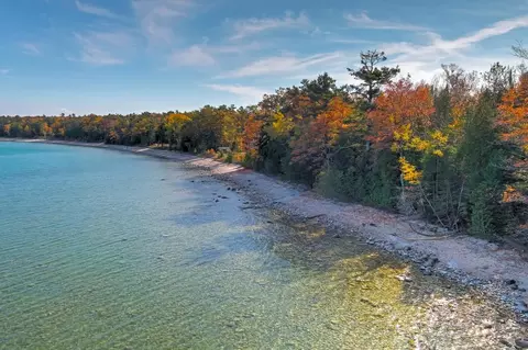 11886 E Kinnikinick, Northport, MI 49670