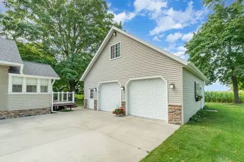 484 W Wright, Shepherd, MI 48883 photo 3