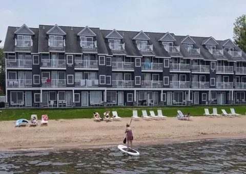 2305 N Us31 #302, Traverse City, MI 49686