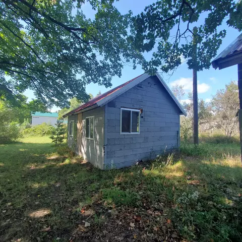 321 E Pne, Mesick, MI 49668 photo 10