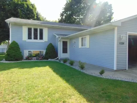 1224 South Mt, Mount Pleasant, MI 48858