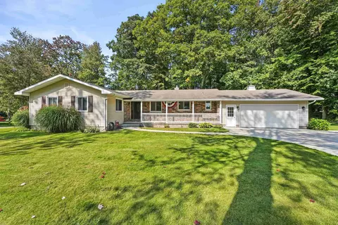 10585 Pine Grv, Cadillac, MI 49601