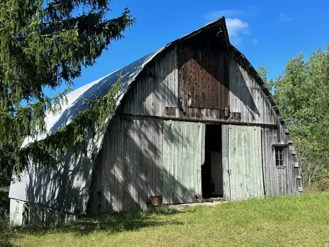 4669 Indian Hl, Honor, MI 49640