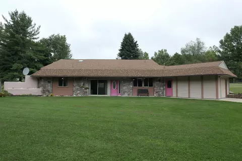5669 Lake Montcalm, Edmore, MI 48829