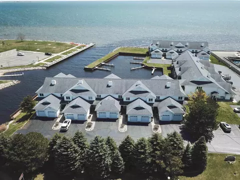 907 W Lake 5 #5 : 5, Tawas City, MI 48763