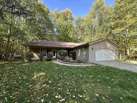 1146 Queensway, Lake Isabella, MI 48893