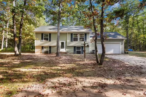 7211 Hall Crk, Interlochen, MI 49643