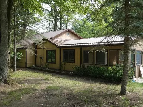 11601 Lake Sta, Lake, MI 48632
