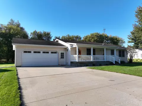 117 Charlotte, Edmore, MI 48829