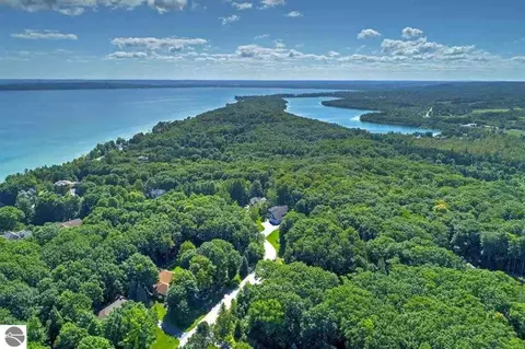 007 Oak Rdg UNIT 7, Traverse City, MI 49684