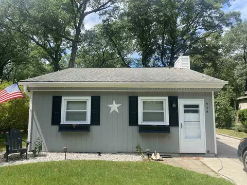 934 Avenue E, Traverse City, MI 49686