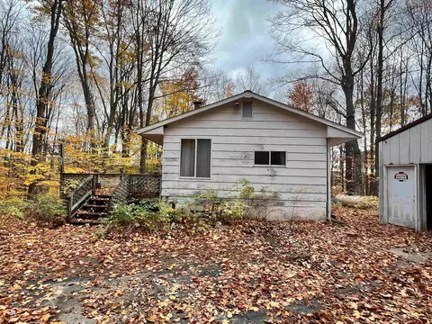 30 E 18, Mesick, MI 49668 photo 3
