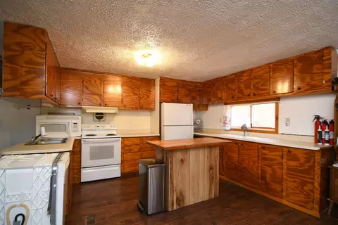30 E 18, Mesick, MI 49668 photo 7