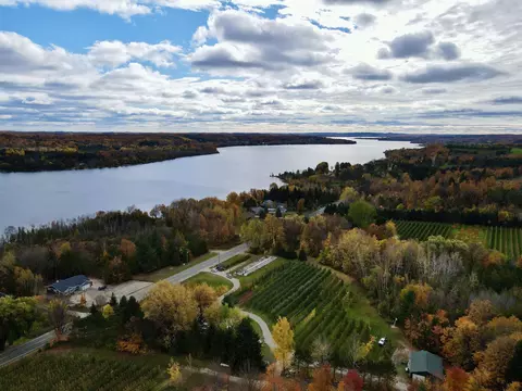 1400 S Lake Shr, Lake Leelanau, MI 49653